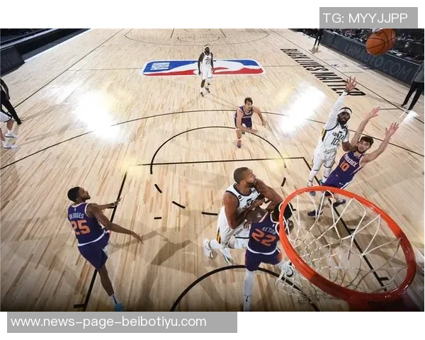 布克半场表现出色11投5中斩获15分三分球命中率高达50